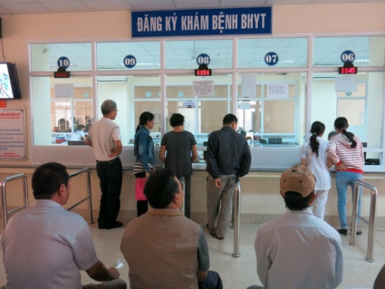 Loạt cơ sở y tế ở thành phố Hồ Chí Minh ngưng dùng bảo hiểm y tế, người dân khám bệnh ra sao?
