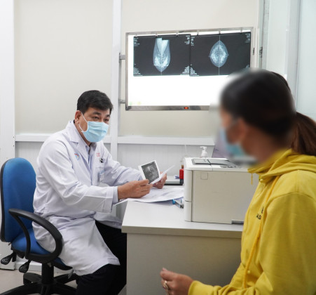 Phẫu thuật thành công cứu người phụ nữ ung thư vú, từng ghép thận nhờ kỹ thuật mới
