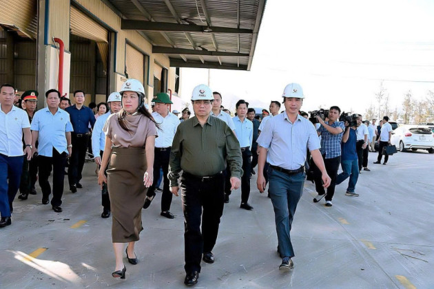 Thủ tướng Phạm Minh Chính chia sẻ khó khăn với các hộ dân và doanh nghiệp bị thiệt hại do bão số 13 tại Gia Lai