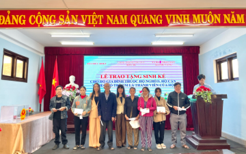 Huế: Tổ chức trao tặng sinh kế cho hộ nghèo, hộ cận nghèo và hỗ trợ học bổng, dinh dưỡng cho trẻ em có hoàn cảnh khó khăn