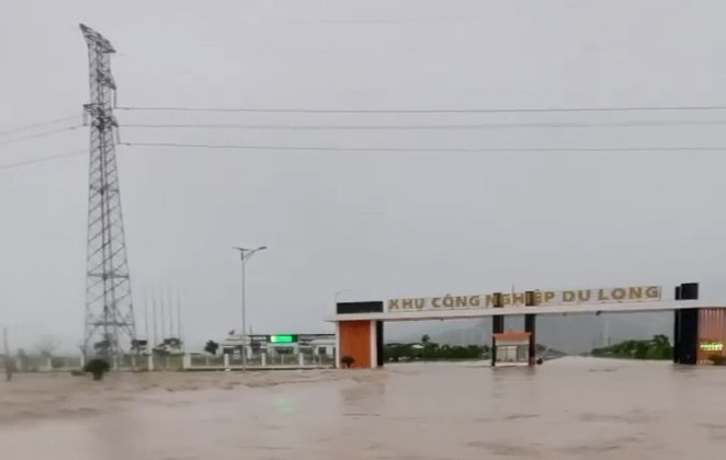 Lũ lớn tại Khu công nghiệp Du Long, EVNCPC chủ động cắt điện nhằm bảo đảm an toàn