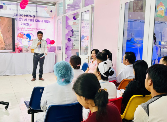 Bệnh viện Nhi tỉnh Gia Lai gặp mặt 75 gia đình có trẻ sinh non