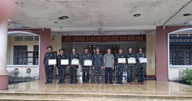 Đắk Lắk: Khen thưởng đột xuất chiến sĩ Lữ đoàn 573 tham gia khắc phục hậu quả mưa lũ