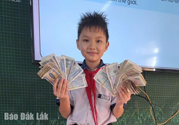 Đắk Lắk: Lan tỏa yêu thương đến học sinh vùng lũ