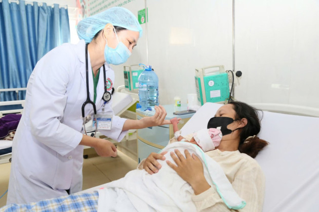 Đắk Lắk: Nâng cao trách nhiệm tuyến y tế cơ sở, đảm bảo quyền được chăm sóc của mẹ và bé trong mọi hoàn cảnh