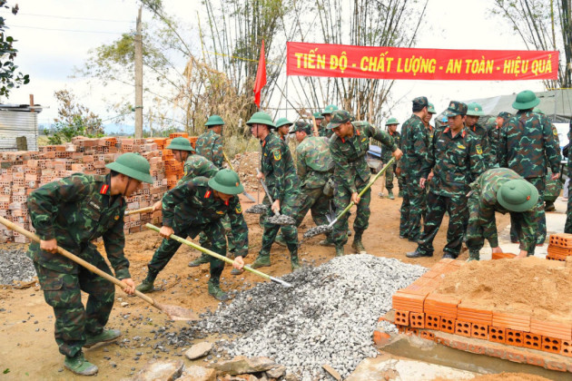 Thủ tướng yêu cầu hằng tuần báo cáo tiến độ xây dựng, sửa chữa nhà cho nhân dân sau bão, lũ