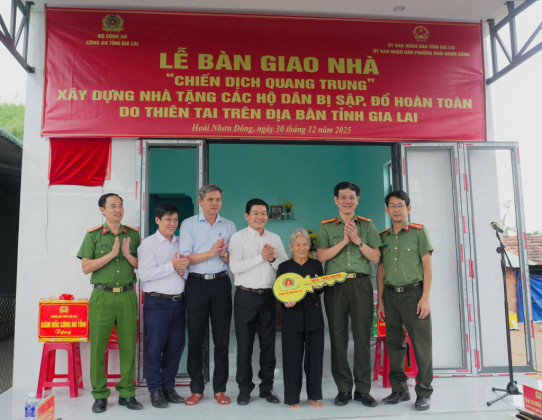 Gia Lai: Khánh thành và bàn giao nhà ở cho hộ dân trong khuôn khổ "Chiến dịch Quang Trung"