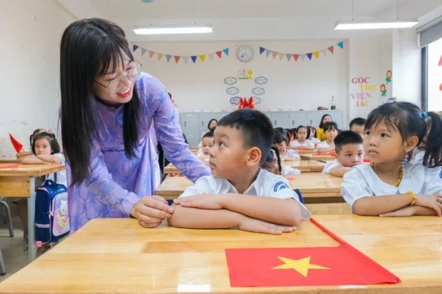 Bộ Giáo dục và Đào tạo siết dạy thêm, yêu cầu giáo viên báo cáo quan hệ với chủ cơ sở