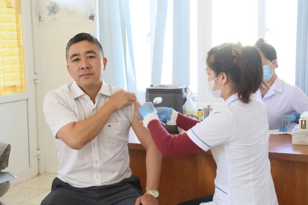 Đắk Lắk chủ động tiêm vắc xin phòng bệnh cúm mùa cho nhân viên y tế trên địa bàn